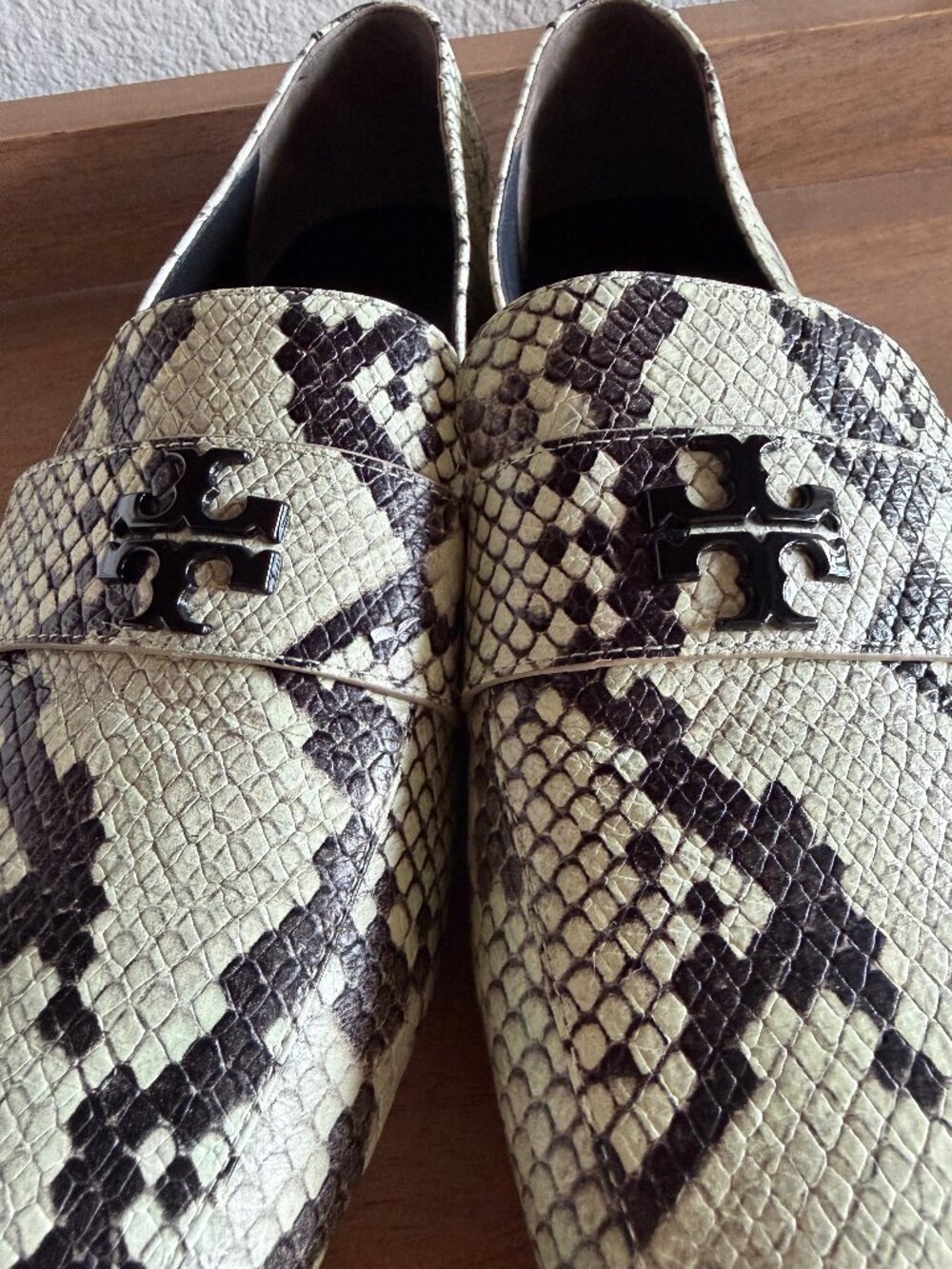 TORY BURCH Mini Everly Loafers in mint green snake print leather 9.5 NEW - Picture 5 of 8